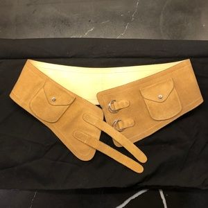 Rafé beige suede belt, pretty light. Dry cleaned, ready to go 🤩